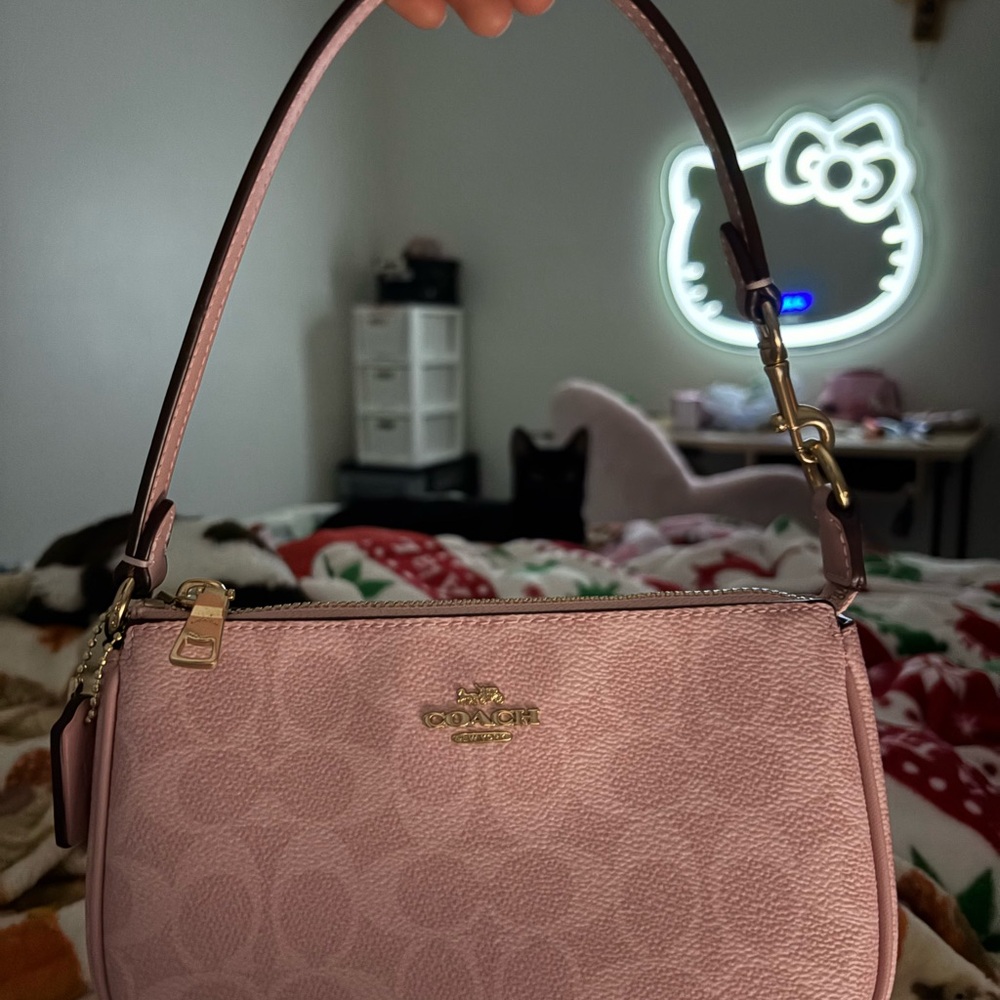 Coach Pink Women's Bag 💗